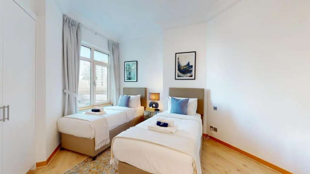 Дубай: Elegant 2 Br Apartment with Beach Access