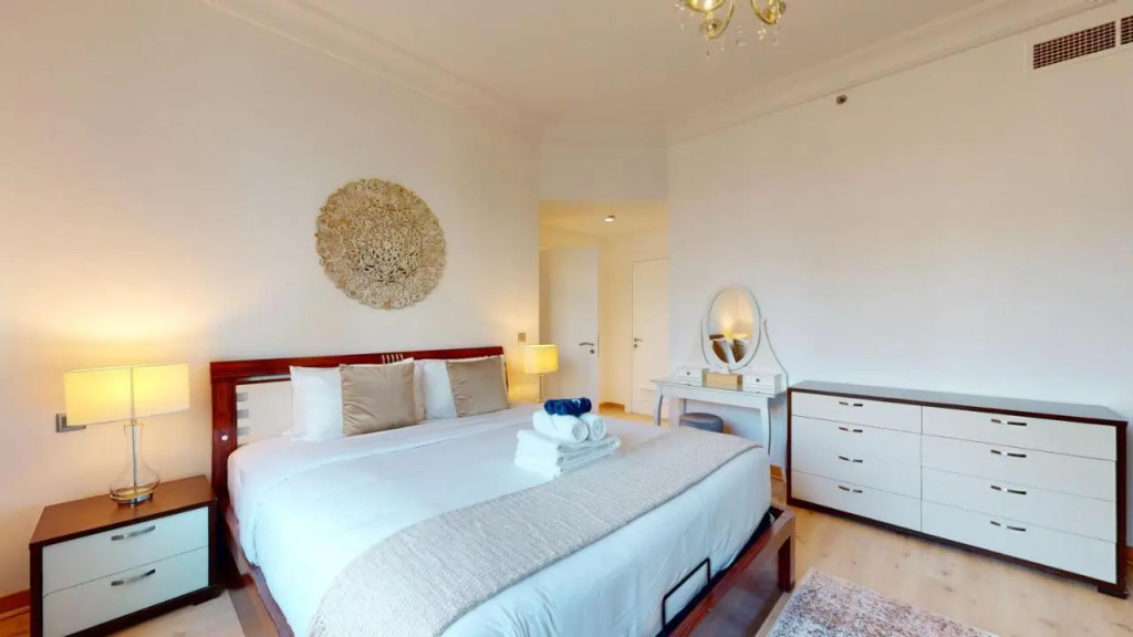 Дубай: Elegant 2 Br Apartment with Beach Access