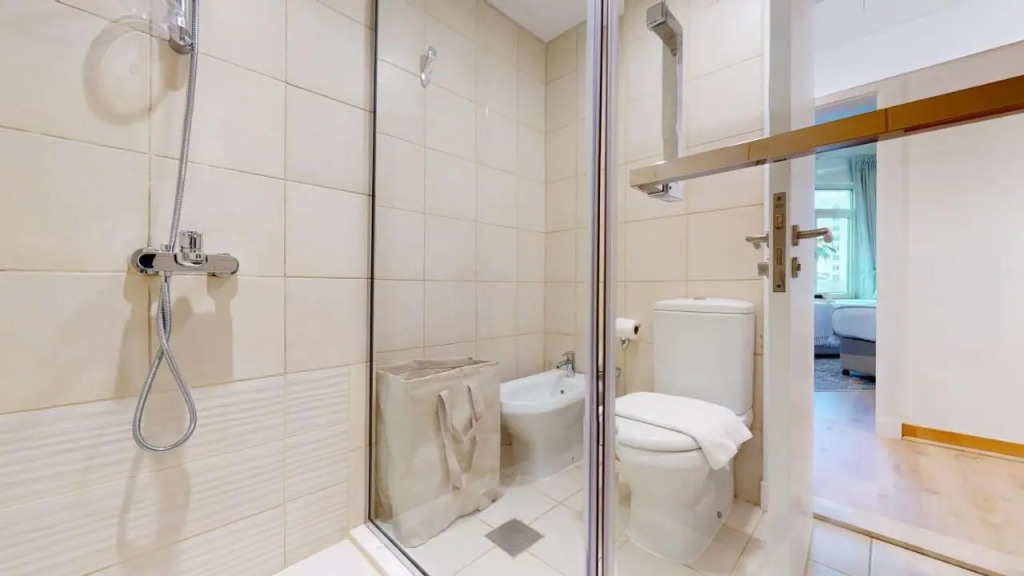 Дубай: Elegant 2 Br Apartment with Beach Access