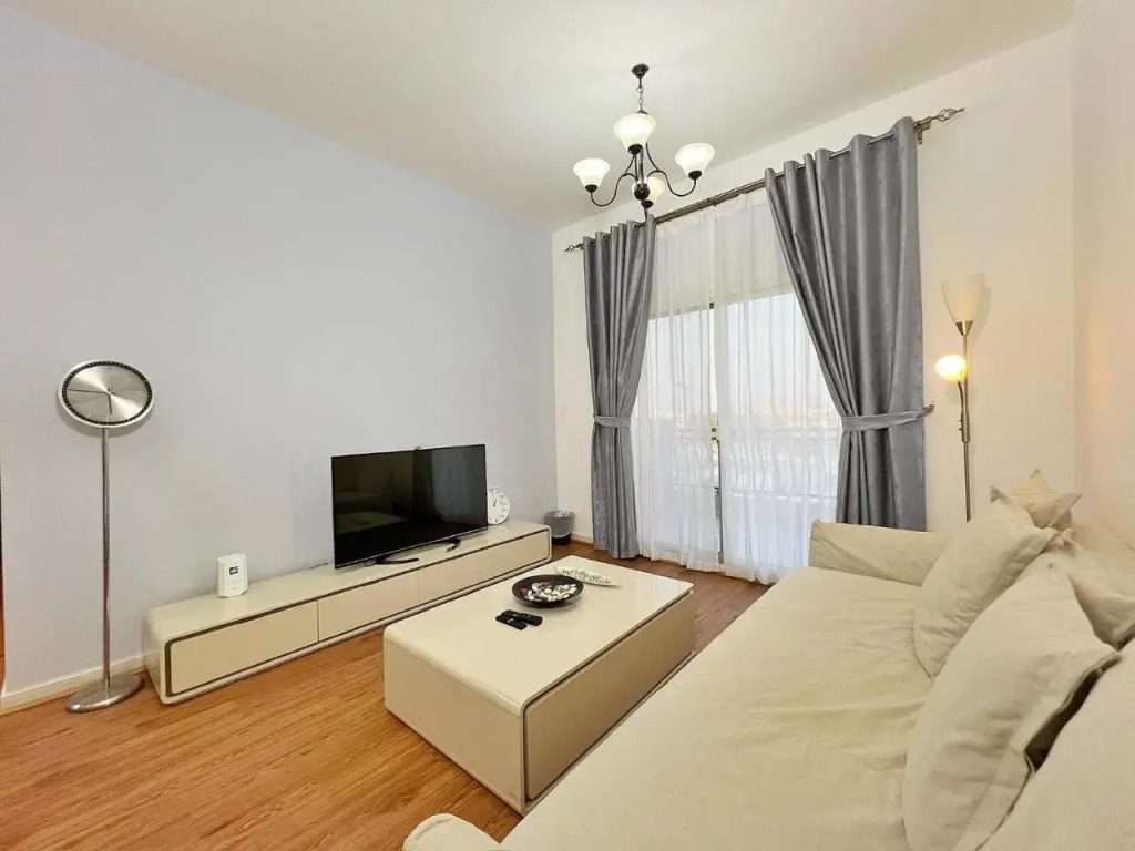 Дубай: Relaxing 1 Bedroom with All Facilities