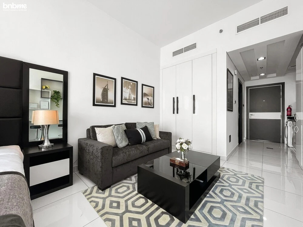 Дубай: Elegant Studio Golf Course View Bnbmehomes