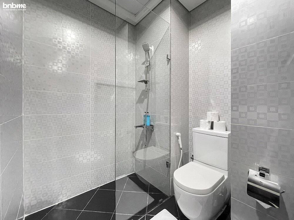 Дубай: Elegant Studio Golf Course View Bnbmehomes