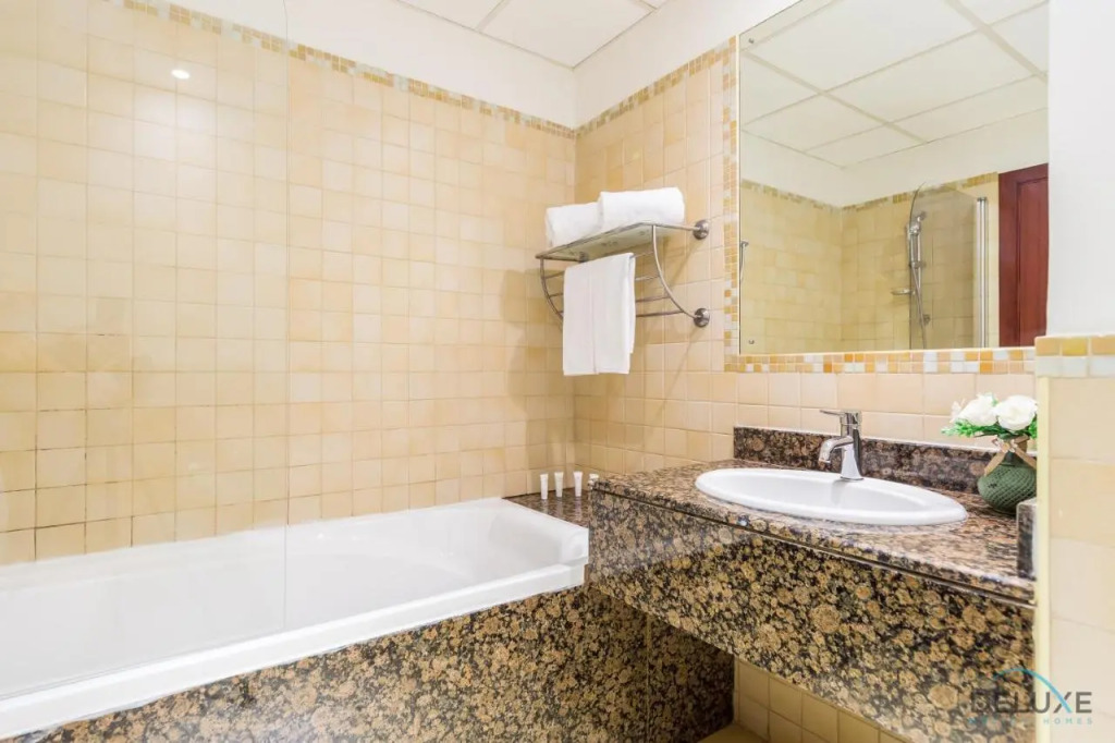 Дубай: Pool Views Studio Minutes Away To Jbr Beach, Rimal 3 by Deluxe Holiday Homes