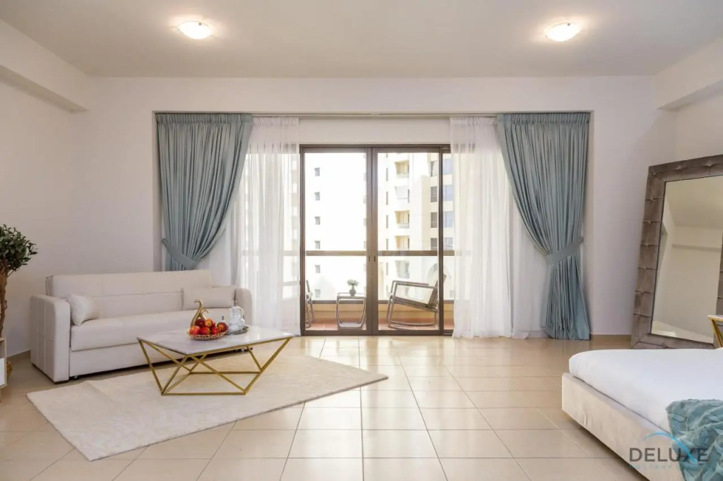 Дубай: Pool Views Studio Minutes Away To Jbr Beach, Rimal 3 by Deluxe Holiday Homes