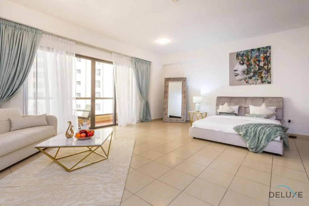 Дубай: Pool Views Studio Minutes Away To Jbr Beach, Rimal 3 by Deluxe Holiday Homes