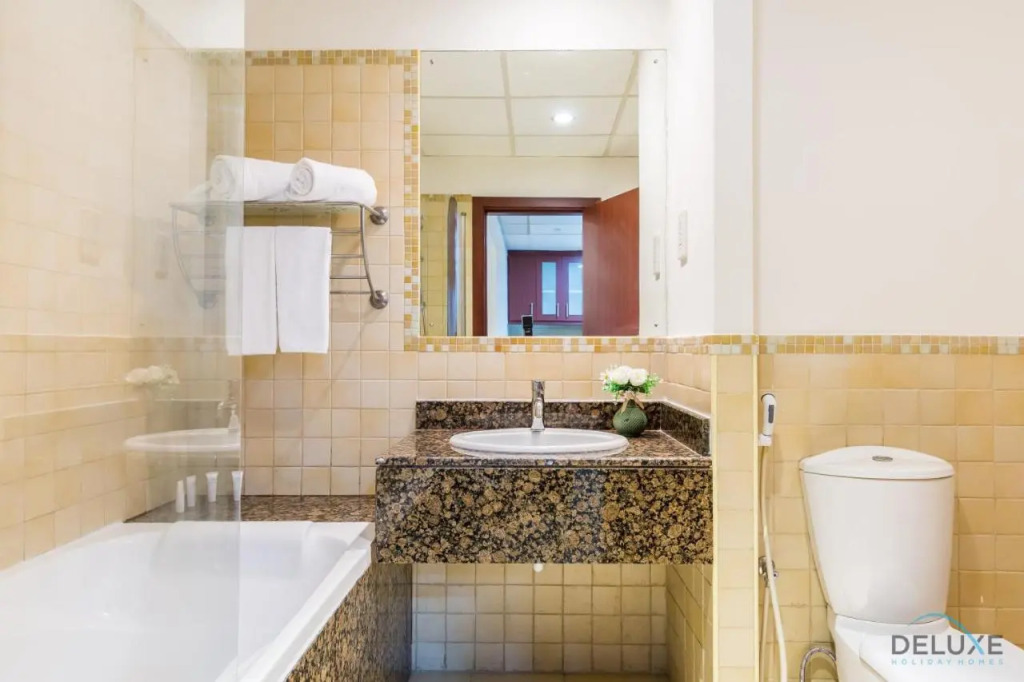 Дубай: Pool Views Studio Minutes Away To Jbr Beach, Rimal 3 by Deluxe Holiday Homes