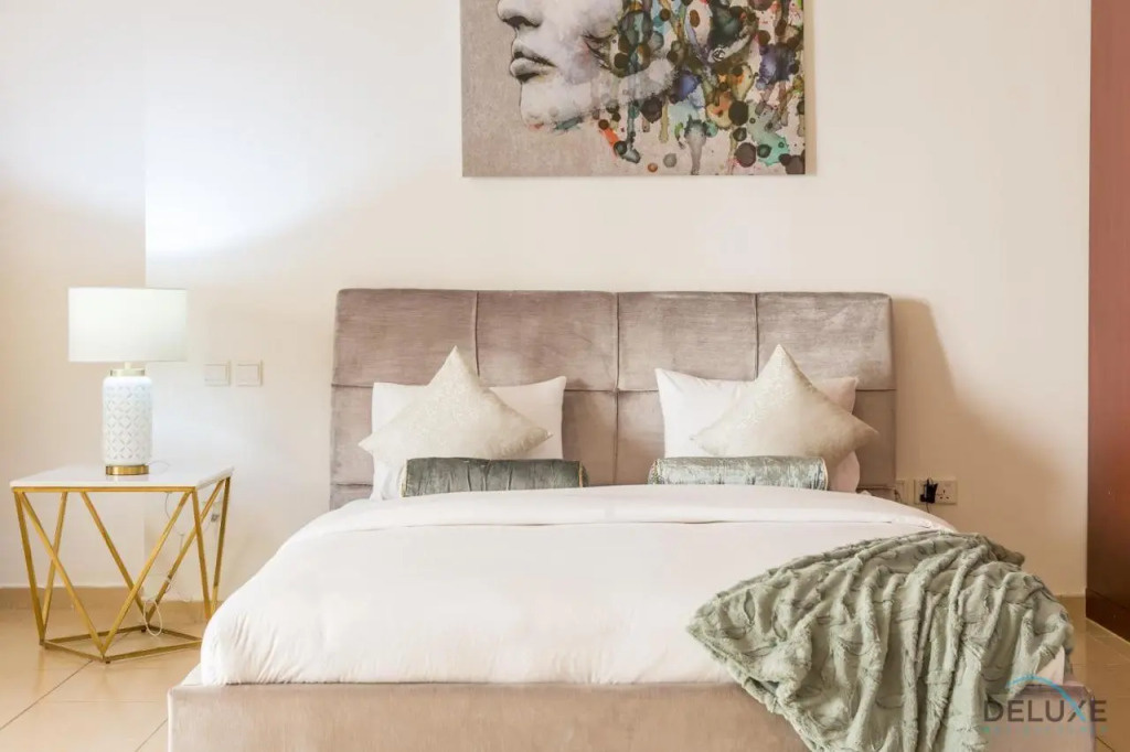 Дубай: Pool Views Studio Minutes Away To Jbr Beach, Rimal 3 by Deluxe Holiday Homes