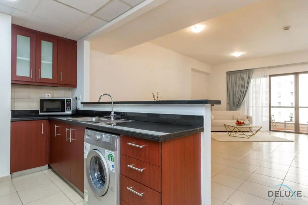 Дубай: Pool Views Studio Minutes Away To Jbr Beach, Rimal 3 by Deluxe Holiday Homes