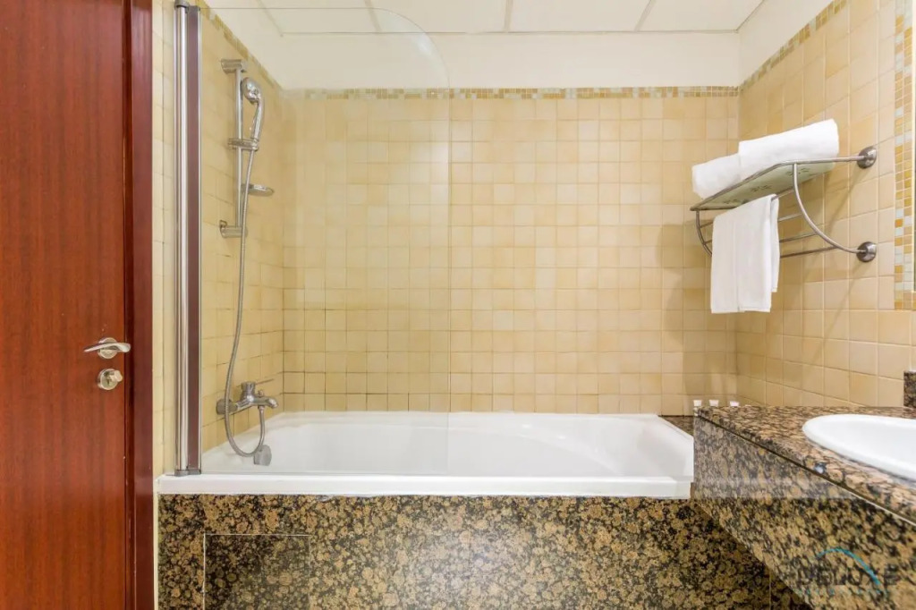 Дубай: Pool Views Studio Minutes Away To Jbr Beach, Rimal 3 by Deluxe Holiday Homes