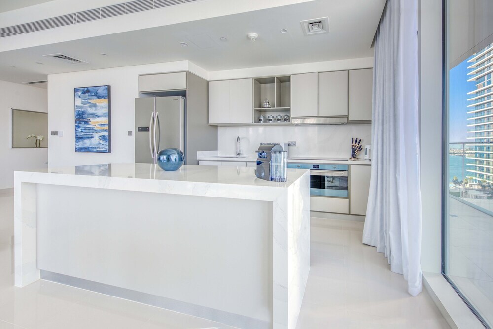 Дубай: Lux BnB 1BD I SunRise Bay I Palm & Sea View