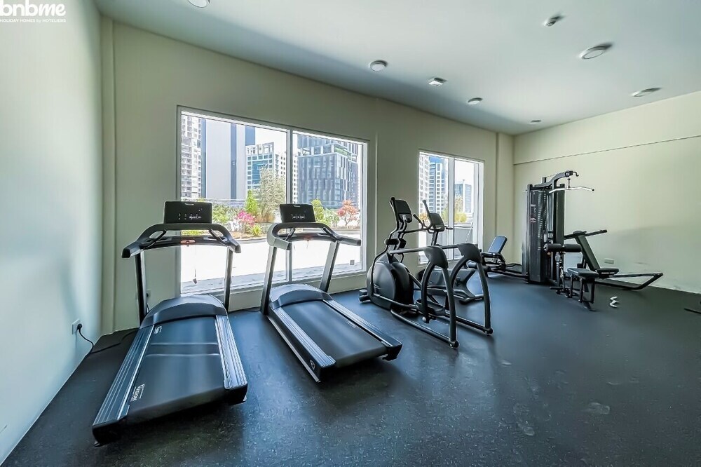 Дубай: Lake View Luxurious Studio- Bnbmehomes - 2606