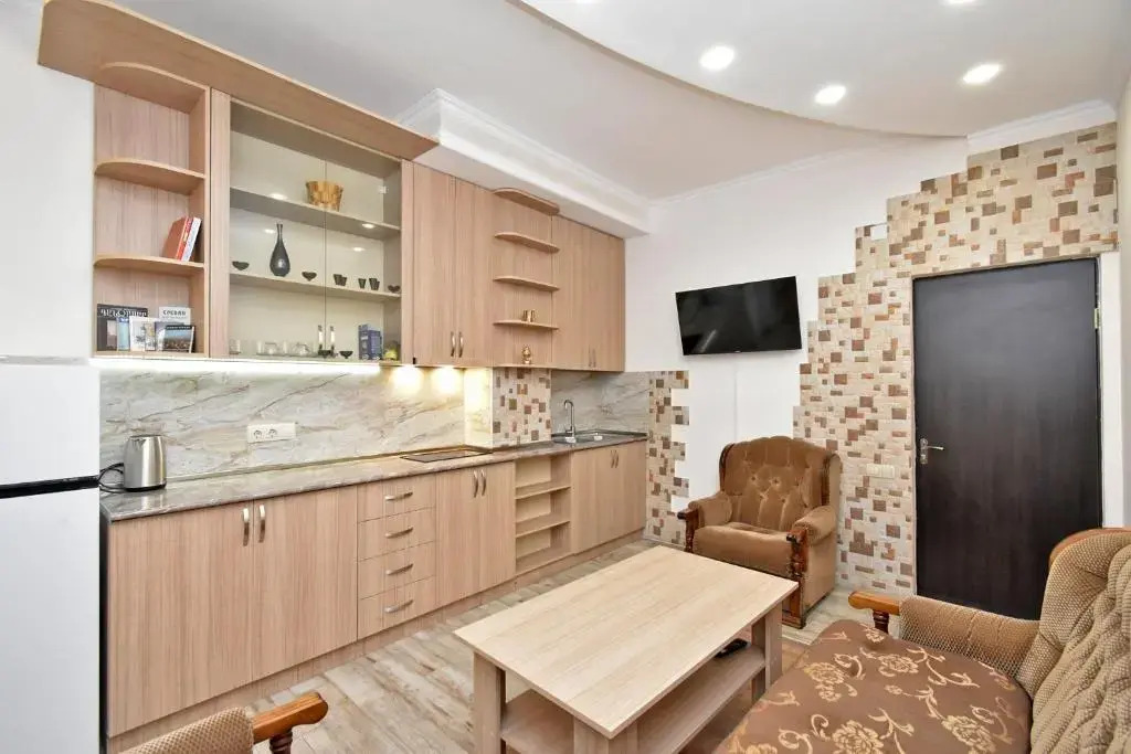 Ереван: Panorama hotel on Baghramyan avenue