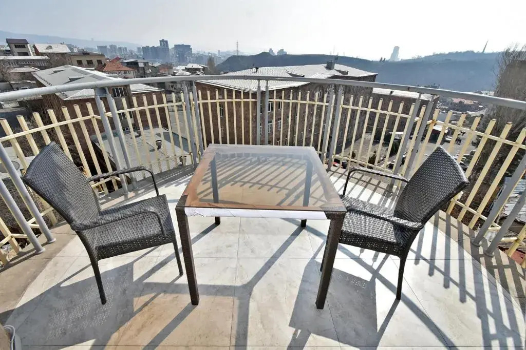 Ереван: Panorama hotel on Baghramyan avenue