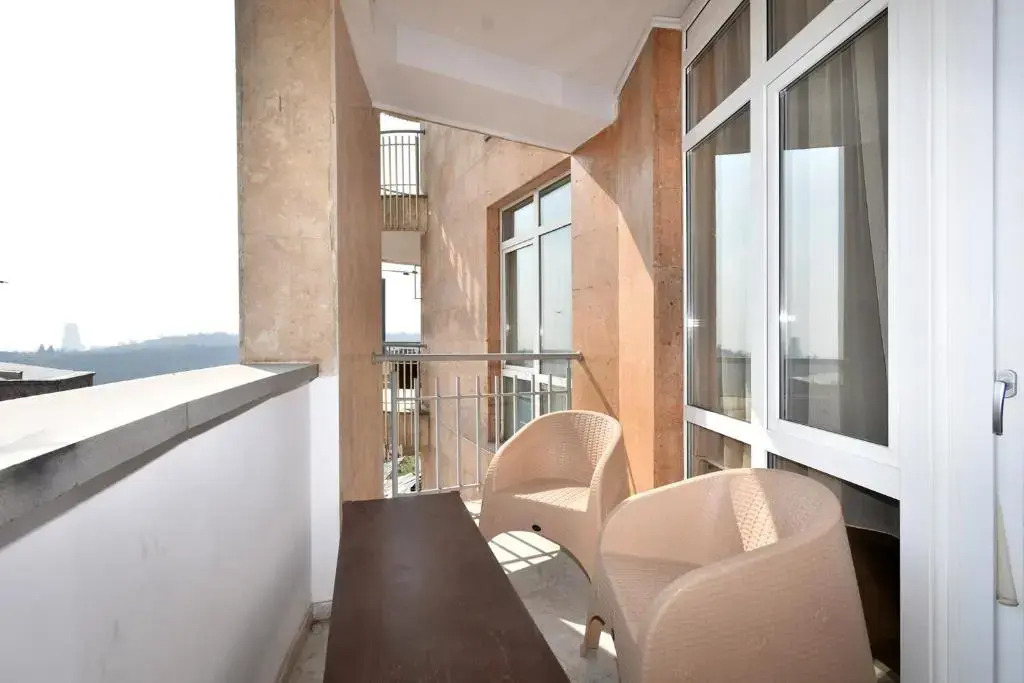 Ереван: Panorama hotel on Baghramyan avenue
