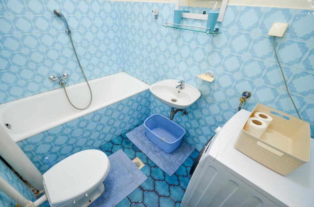 Доброта: Red House Apartment