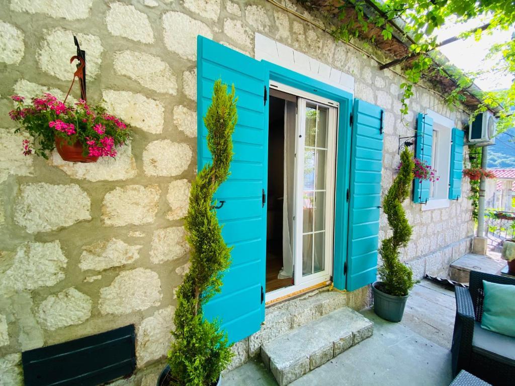 A 100 Years Old Rustic Mediterranean stone house with large terrace — фото 6