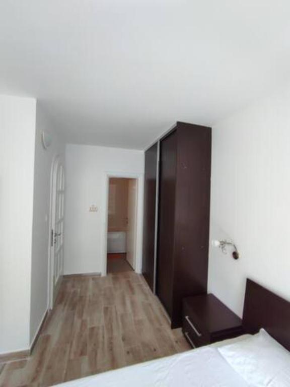 Доброта: Lovely 2 bedroom apartment with pool! - B3 vista