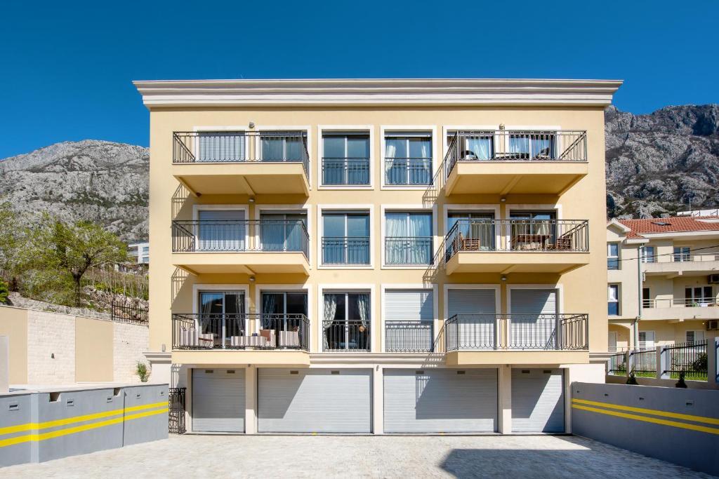 2MONTENEGRO LIMETA APARTMENTS with pool — фото 1