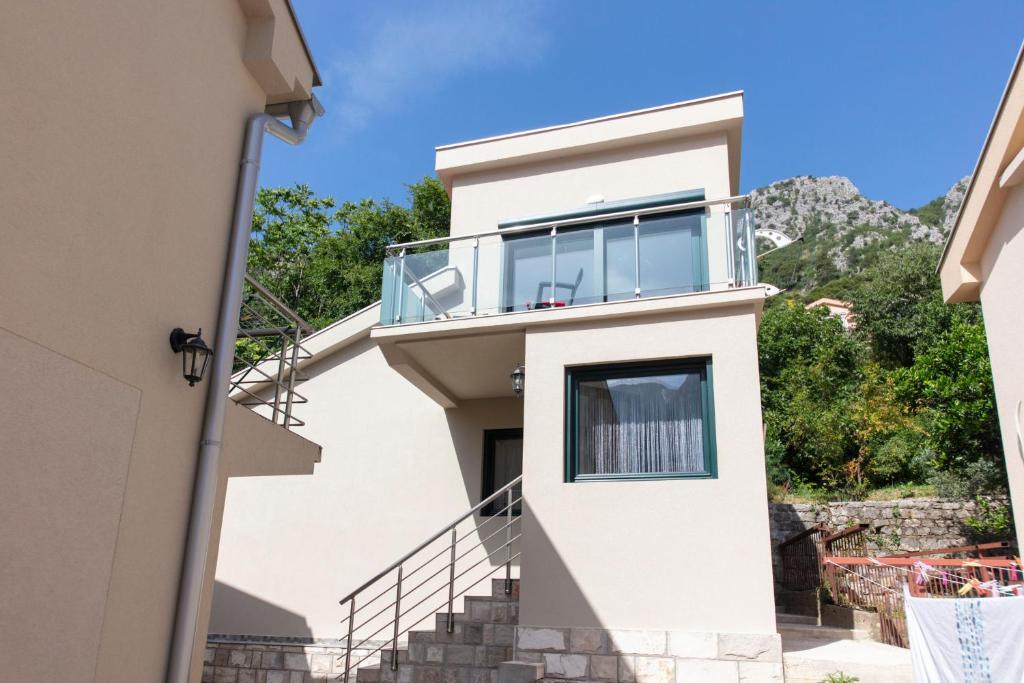 Доброта: Fortress View apartment II