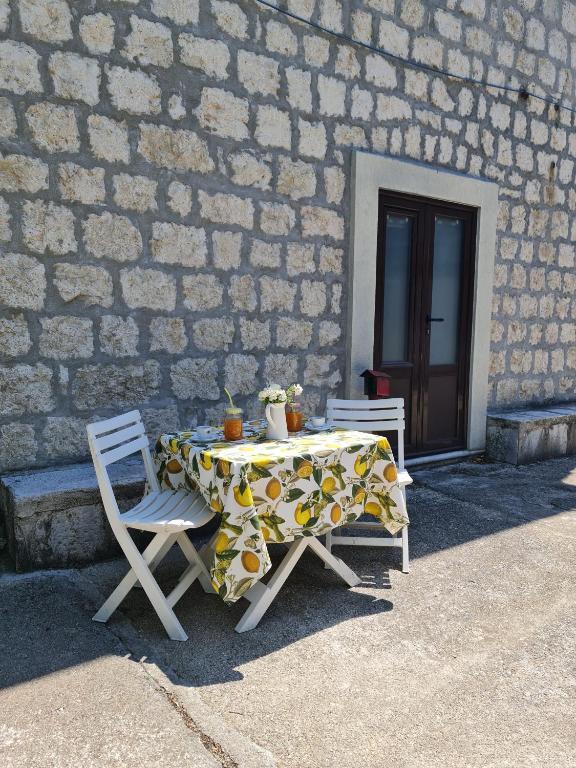 Котор: Stone house apartment