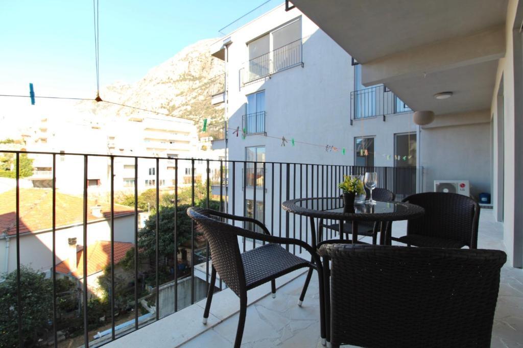 Доброта: 2bd New Dobrota Apt with Bay Views
