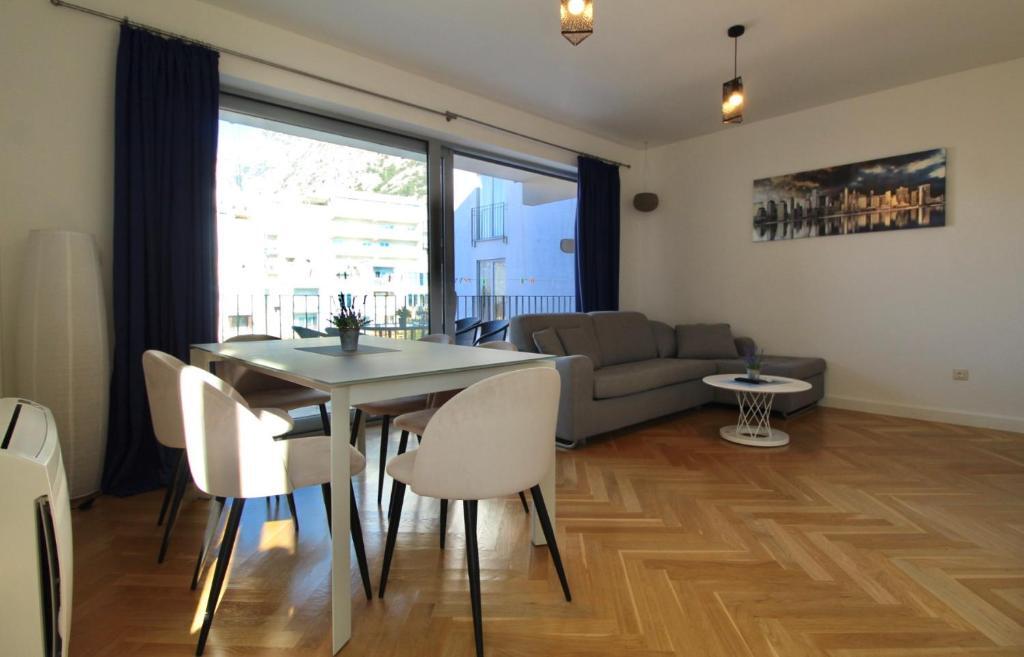 Доброта: 2bd New Dobrota Apt with Bay Views