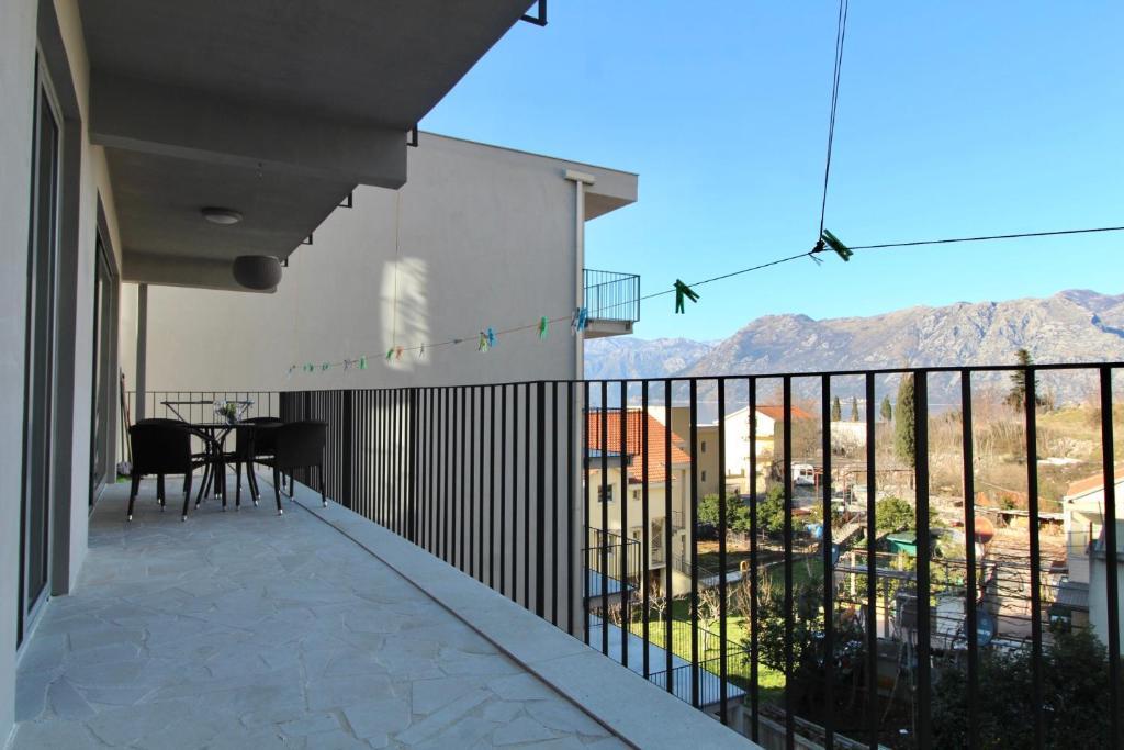 2bd New Dobrota Apt with Bay Views — фото 1