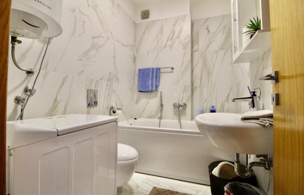 Доброта: 2bd New Dobrota Apt with Bay Views