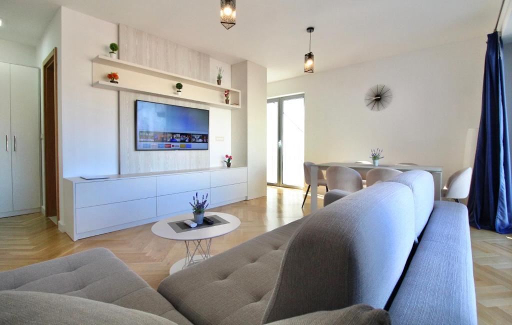 Доброта: 2bd New Dobrota Apt with Bay Views