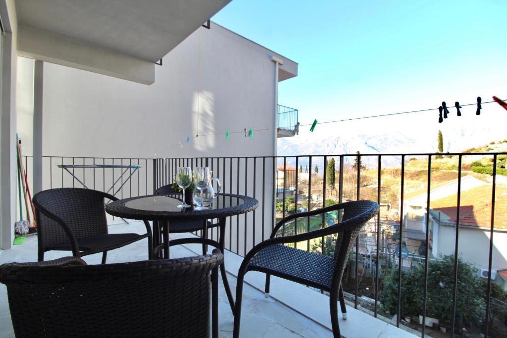 Доброта: 2bd New Dobrota Apt with Bay Views