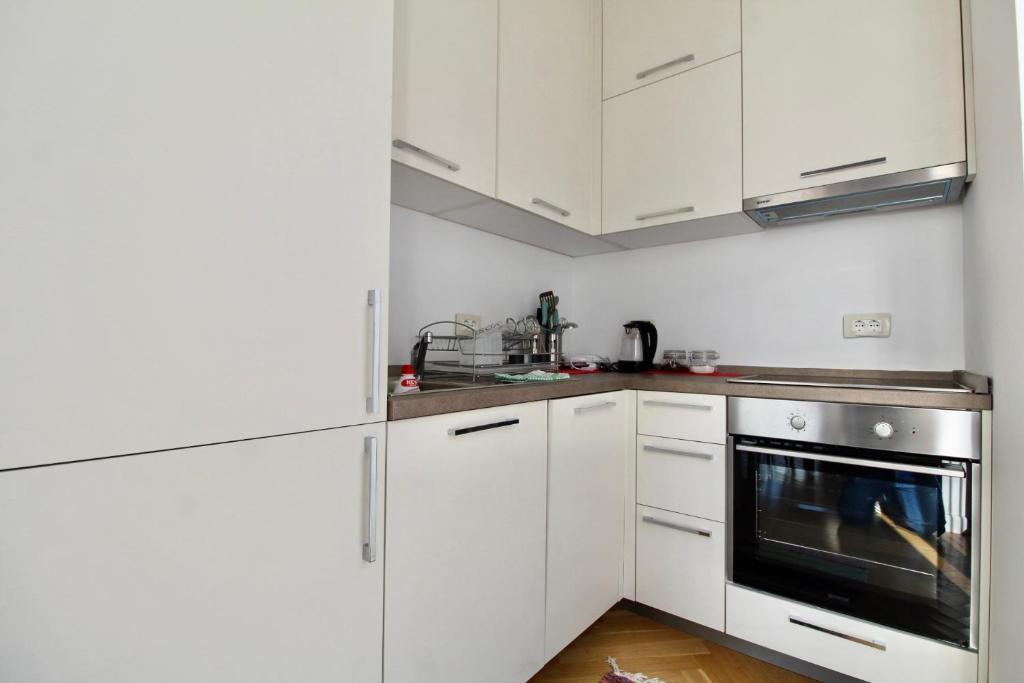 2bd New Dobrota Apt with Bay Views — фото 3