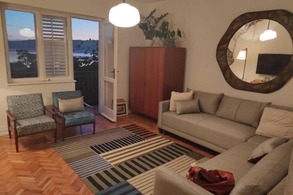 Тиват: Lovely and peaceful vintage apartment near beach