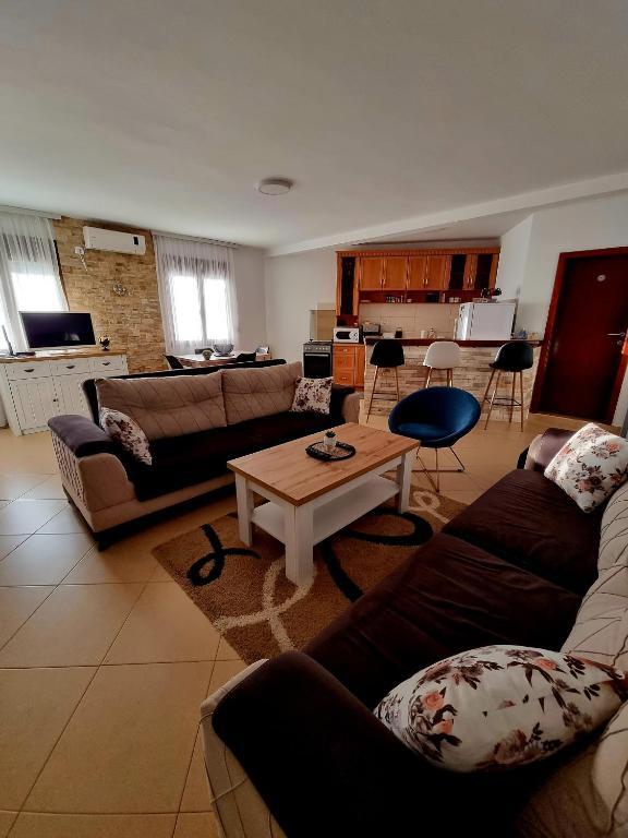 Бар: Apartment Tomanovic