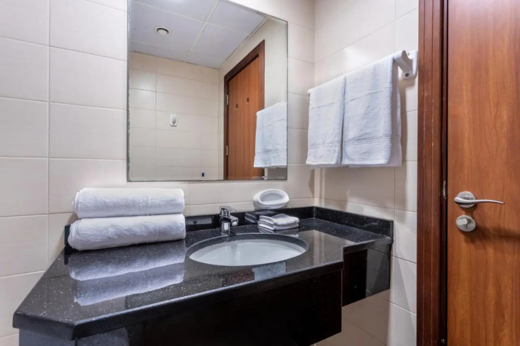 Дубай: Live Spacious 3br Apartment All En Suite & Balcony