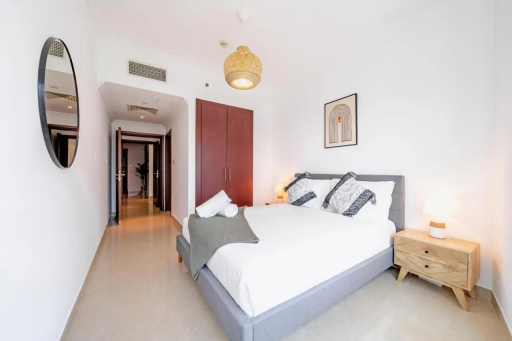 Дубай: Spacious 3br with 180˚ Dubai Marina Views