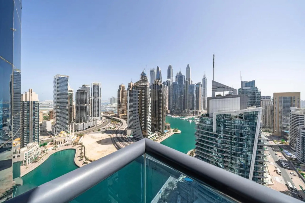 Дубай: Spacious 3br with 180˚ Dubai Marina Views