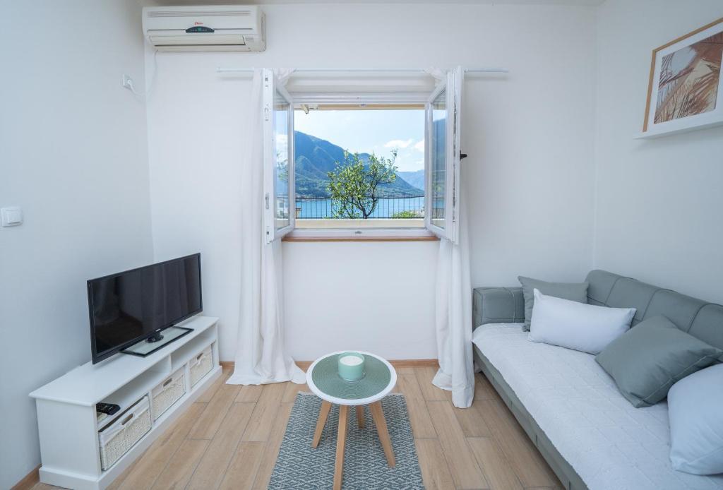 3M - Stylish studio apartment with terrace — фото 4