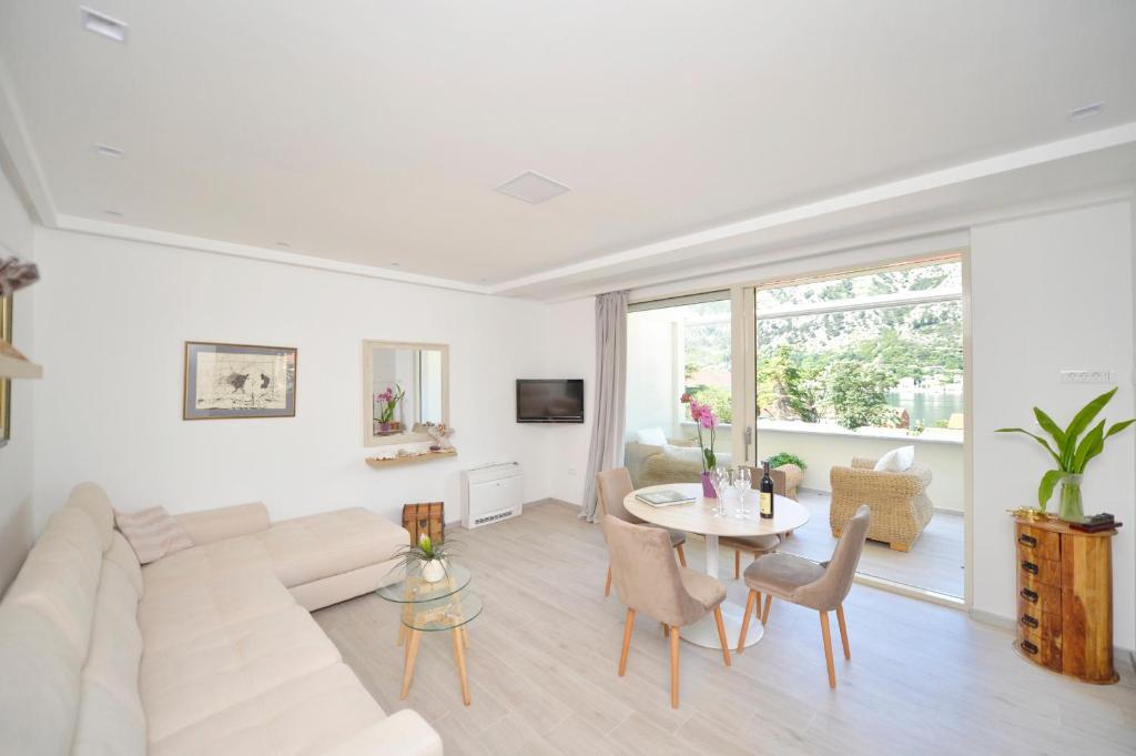 Доброта: P&I Apartments Jadranska 74,Dobrota