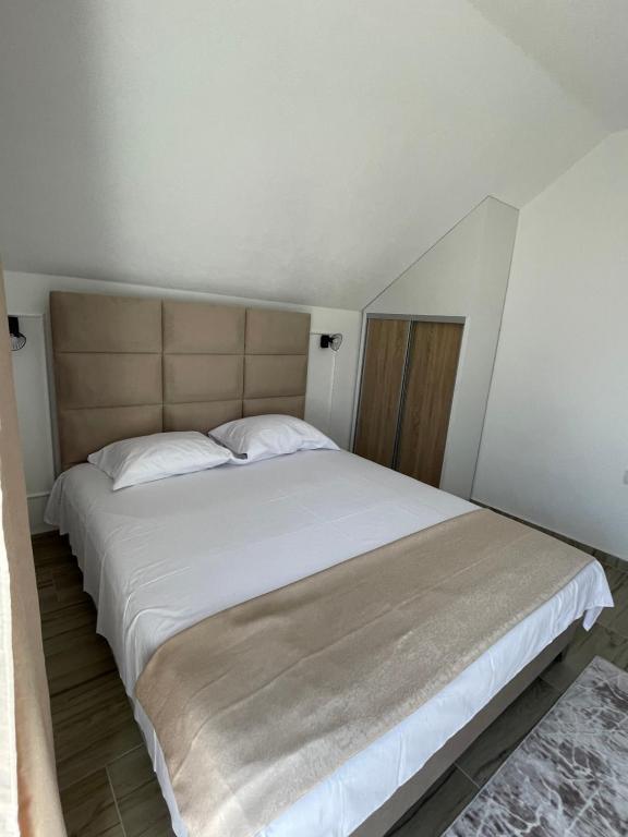 Ульцинь: Days Inn Long Beach
