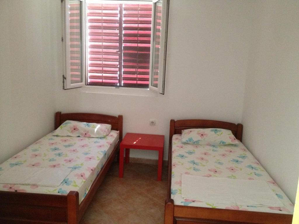Сутоморе: Apartman Sutomore 8 osoba