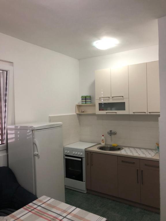Сутоморе: Apartman Sutomore 8 osoba