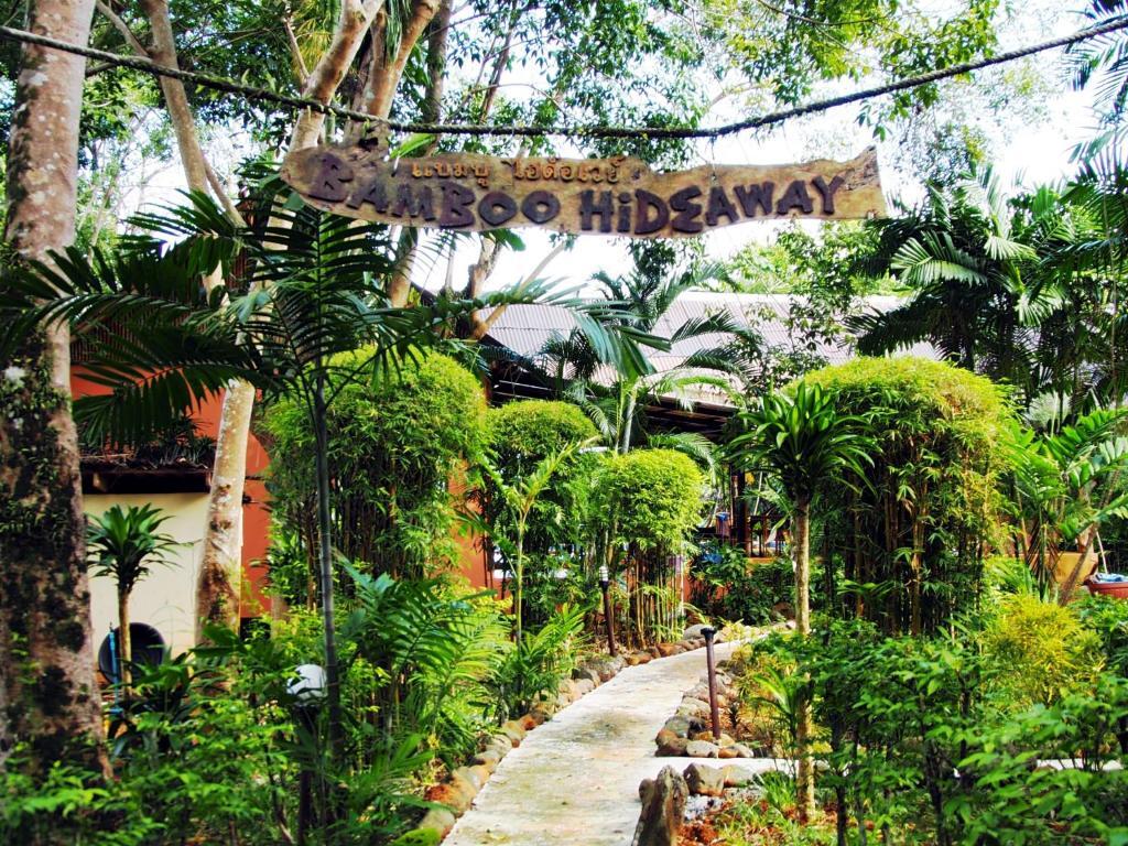 Bamboo Hideaway, Bungalows with Private Pool — фото 1