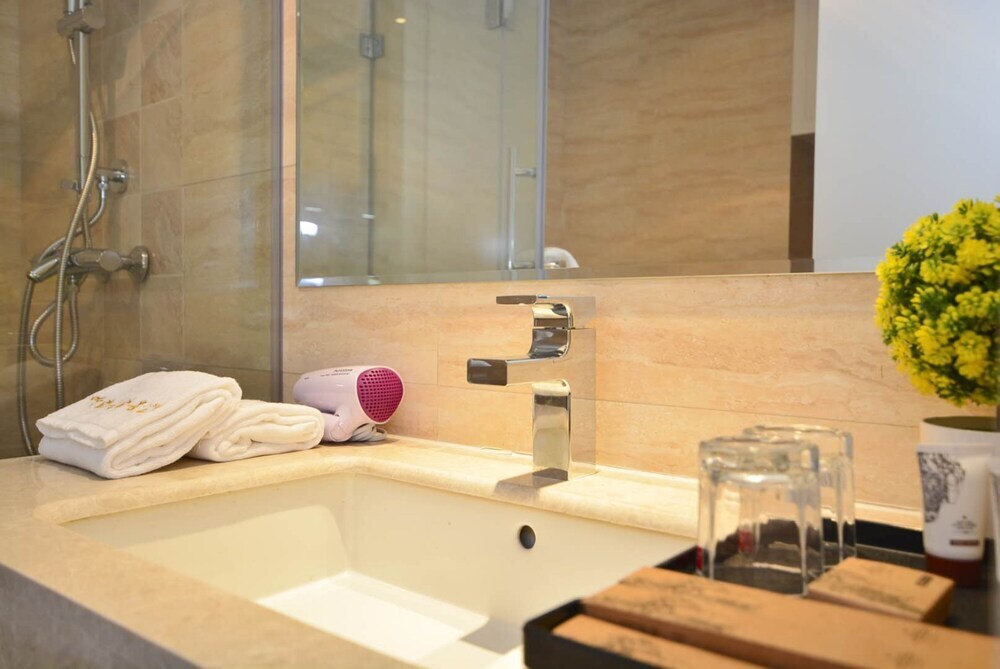 Циньхуандао: Qinhuangdao Tinghaiju Seaview Apartment