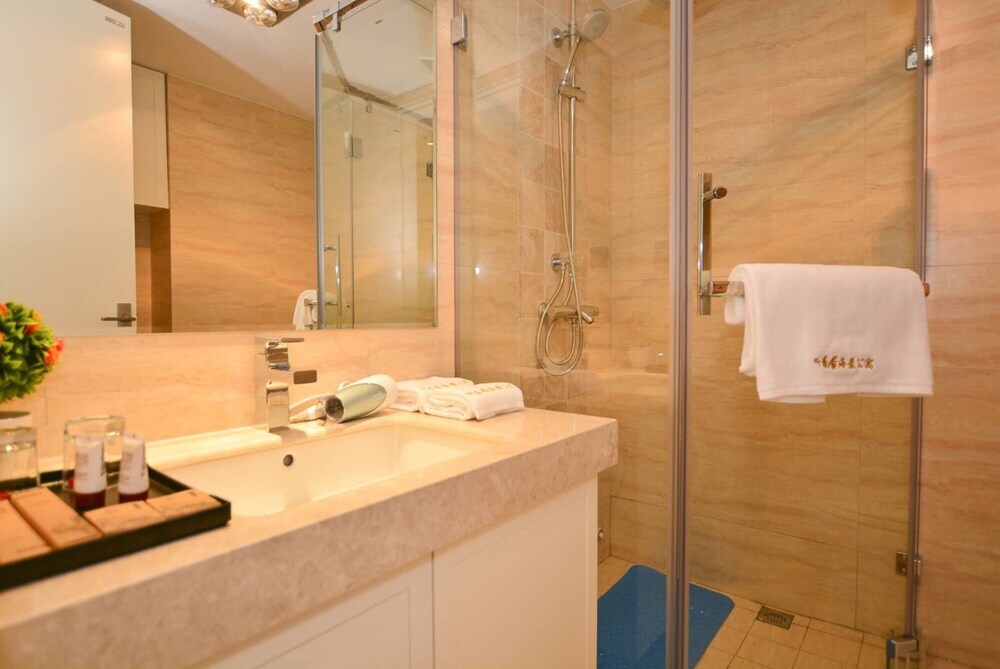 Циньхуандао: Qinhuangdao Tinghaiju Seaview Apartment