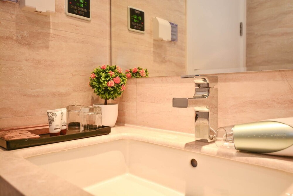 Циньхуандао: Qinhuangdao Tinghaiju Seaview Apartment