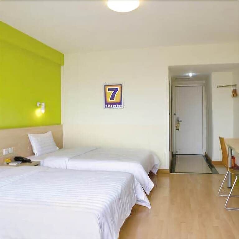 Яньтай: 7 Days Hotel