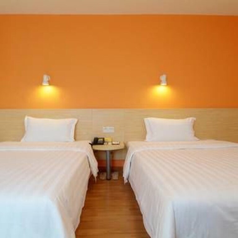 Яньтай: 7 Days Hotel