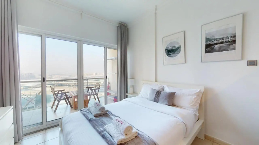 Дубай: Lv13 - Elegant Studio in Lake View Tower