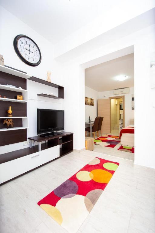 Доброта: Apartment with Shared Pool in Prčanj Montenegro