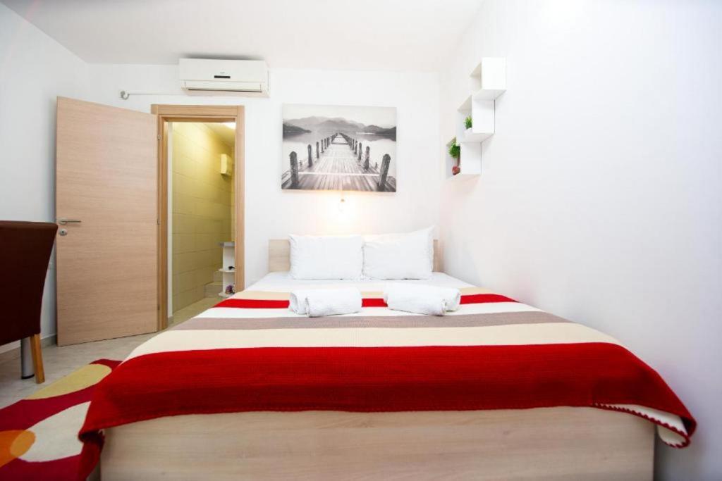 Доброта: Apartment with Shared Pool in Prčanj Montenegro